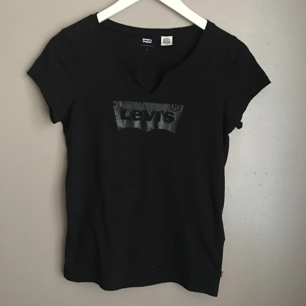 [Levi's] Black Short Sleeved Top